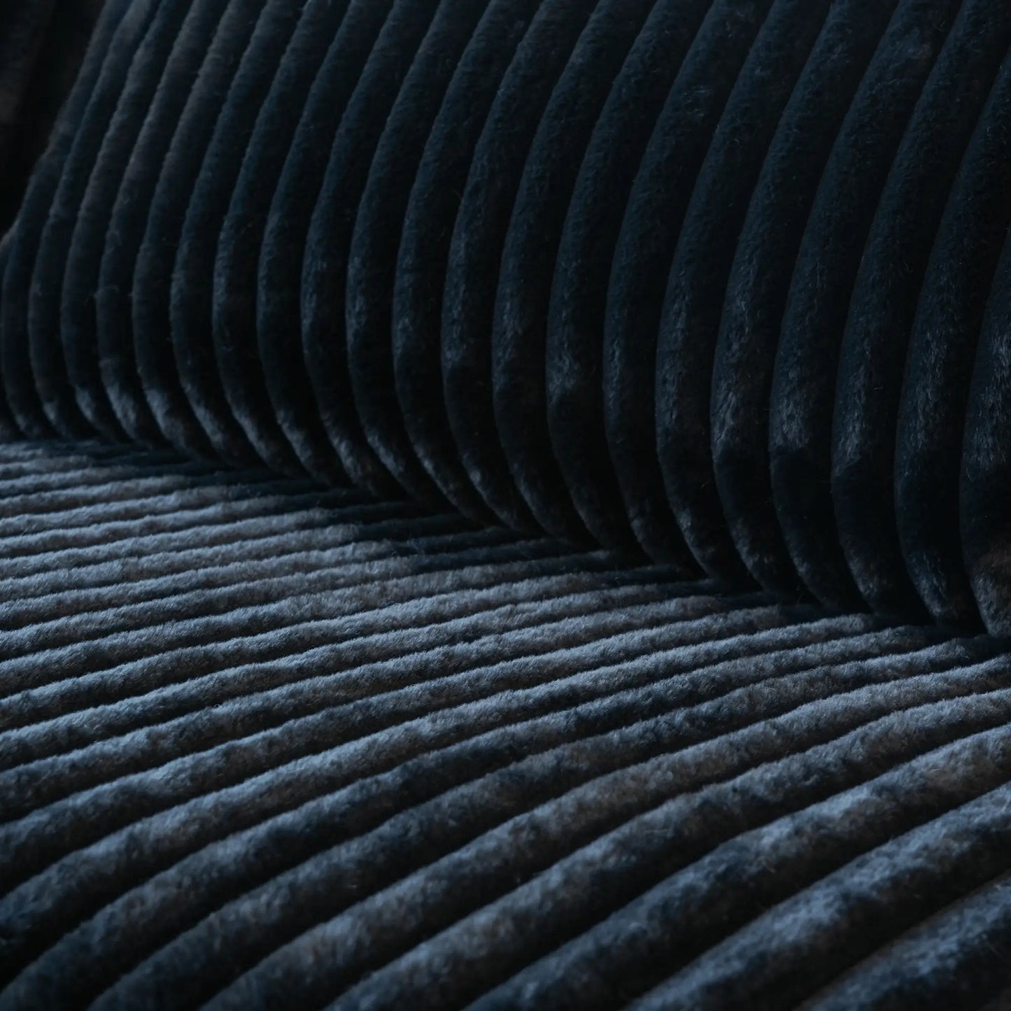 Sofás seccionales Deluxe Classic Cloud | Conjuntos de sofás de 6 piezas de tela afelpada negra de 5 plazas