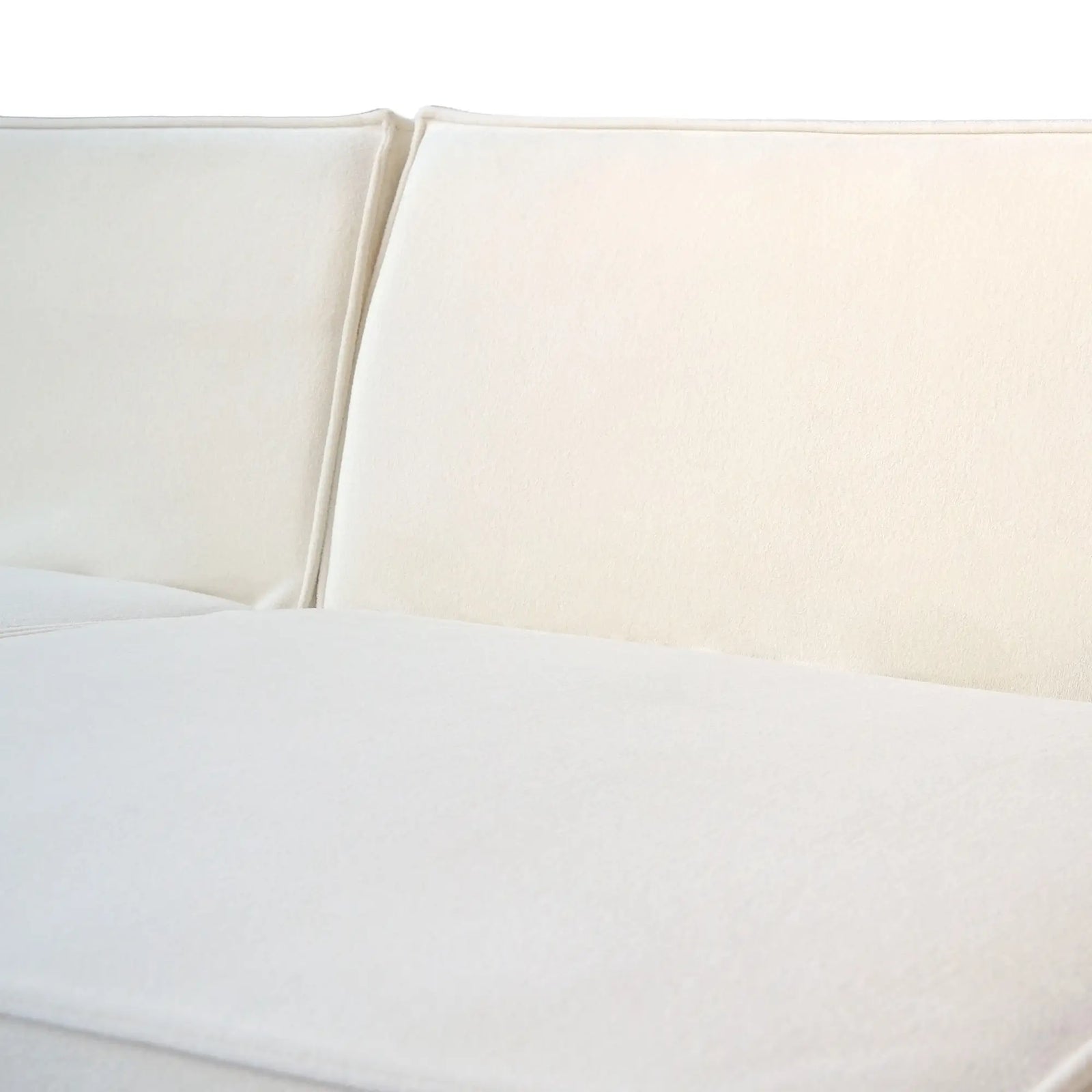 Sofá modular seccional Matrix de 2 plazas color beige con chaise longue | 3 piezas (incluye 1 otomana), tela Cloud Velvet, ideal para apartamentos.