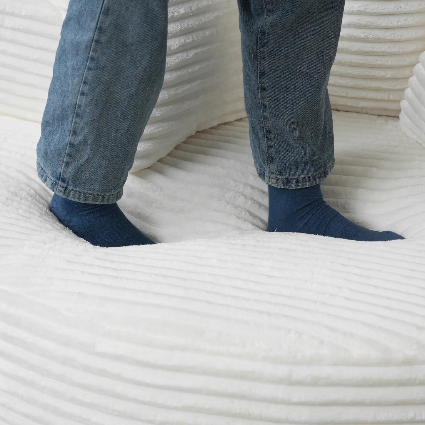 Sofás Essential Round Boneless | Sofá individual de una plaza en tela afelpada beige