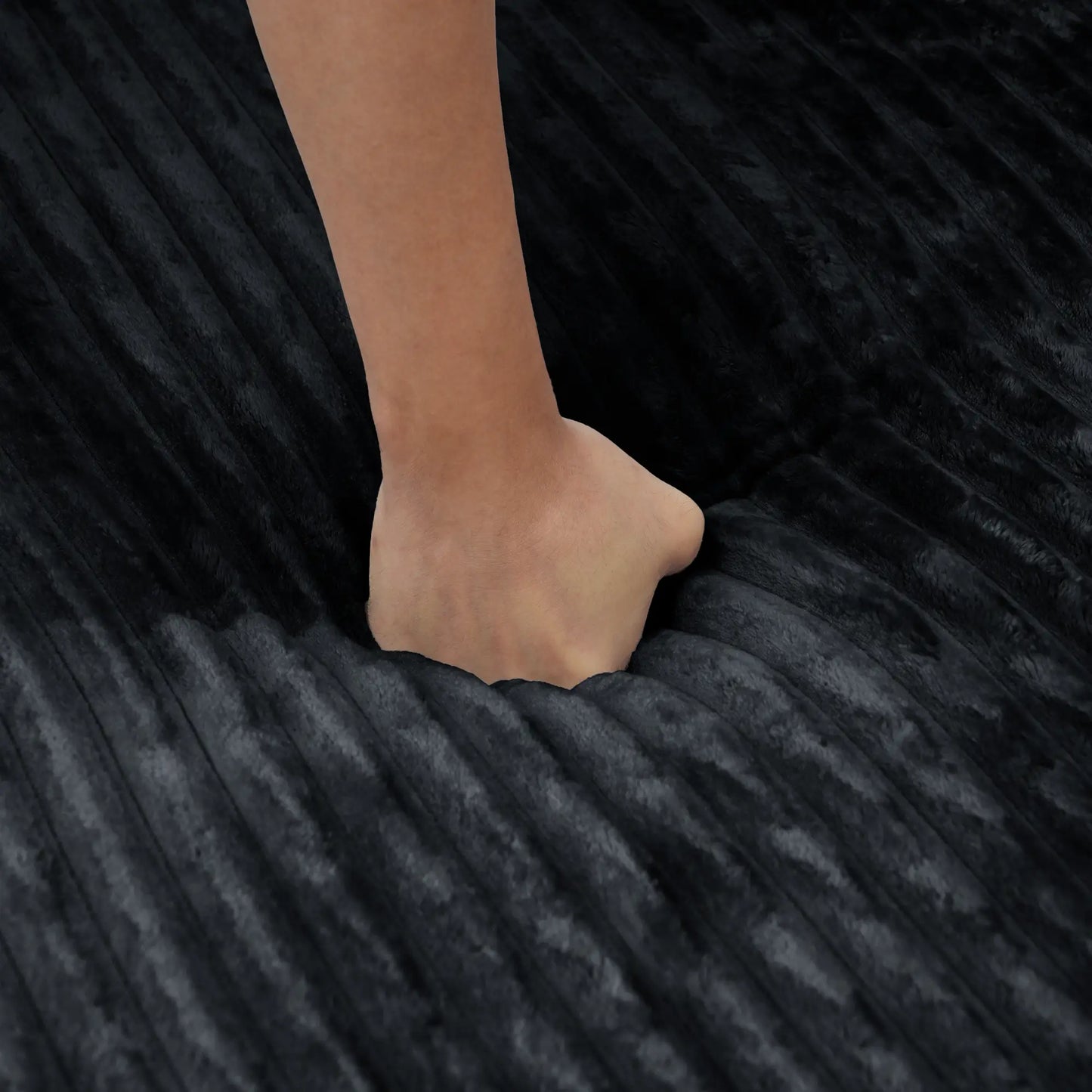 Sofás Essential Round Boneless | Sofá individual de una plaza, de tela afelpada, color negro