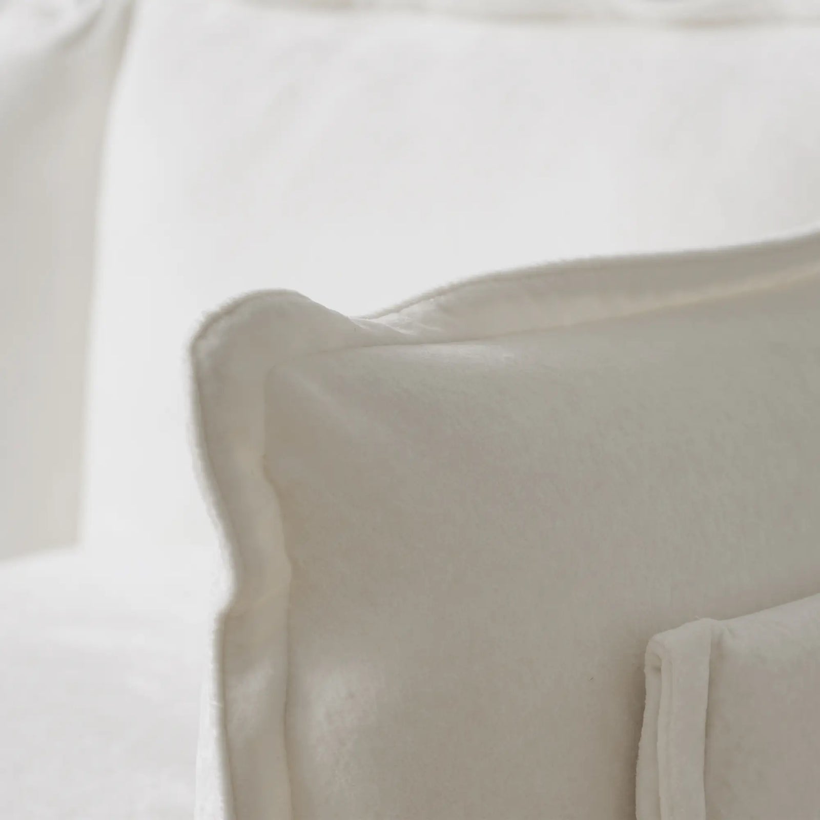 Sofá modular seccional de lujo Cloud de 2 plazas color beige con chaise longue | 3 piezas (incluye 1 otomana), tela de terciopelo, ideal para espacios pequeños.