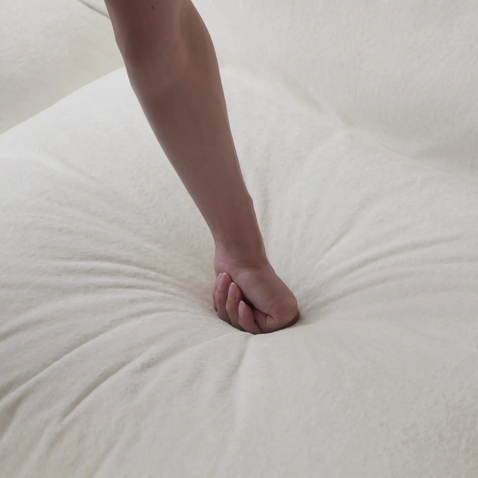 Sofá modular seccional de lujo Cloud de 2 plazas color beige con chaise longue | 3 piezas (incluye 1 otomana), tela de terciopelo, ideal para espacios pequeños.