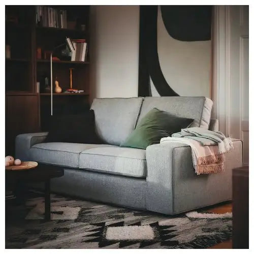Sofá de dos plazas modular IKEA KIVIK: opción para espacios pequeños.